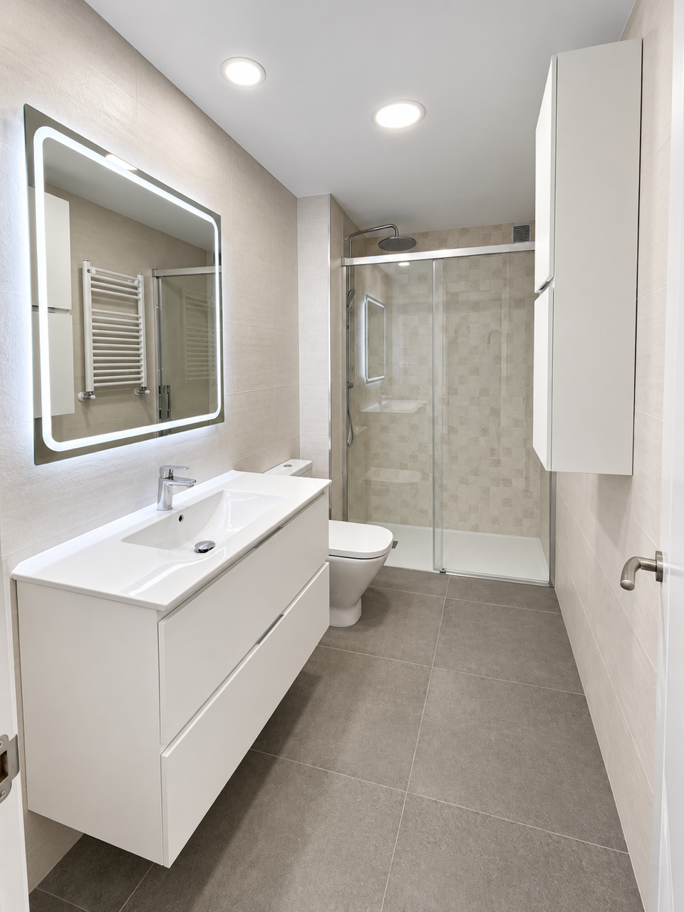 Baño moderno reformado y terminado en Madrid