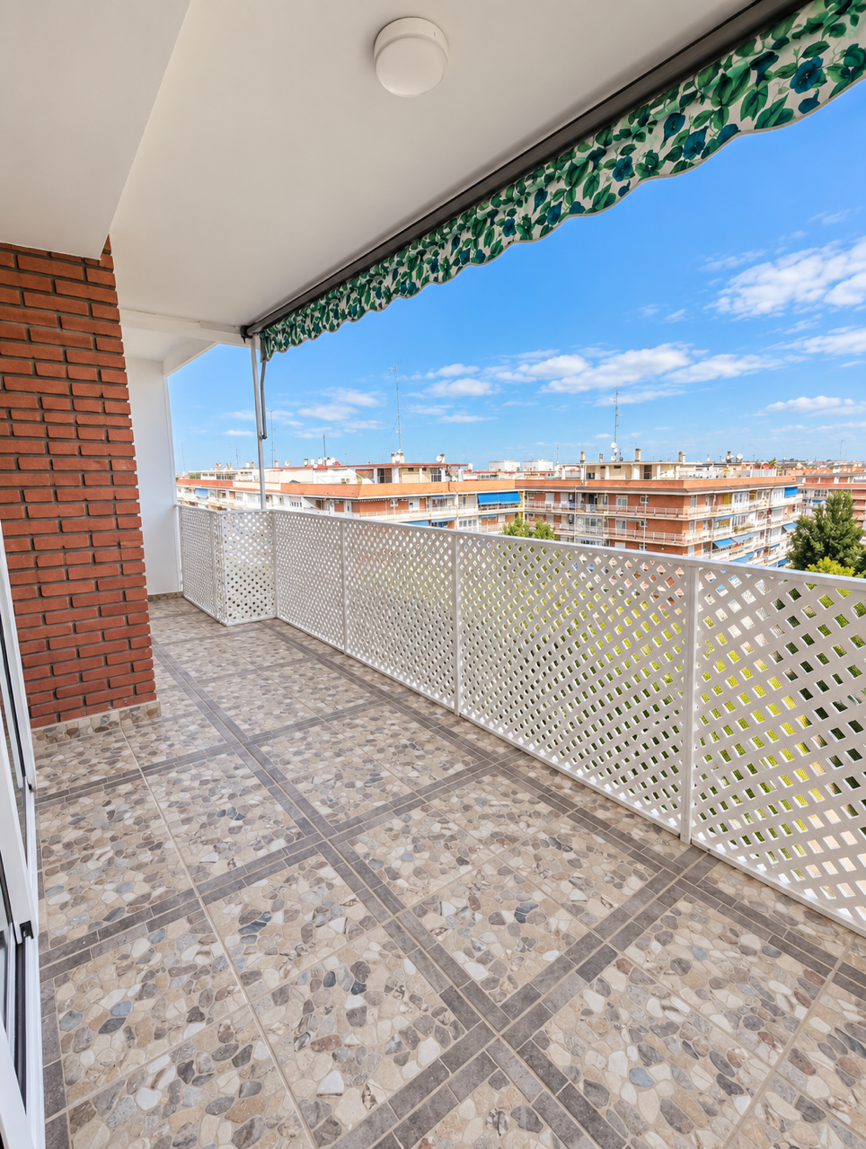 Terraza reformada y terminada en Madrid